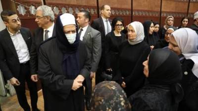 شيخ الأزهر يقدم واجب العزاء فى المحرصاوي رغم مرضه وقبل السفر للتعافى