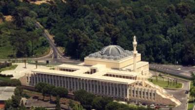 الأحد أول أيام عيد الفطر المبارك في إيطاليا