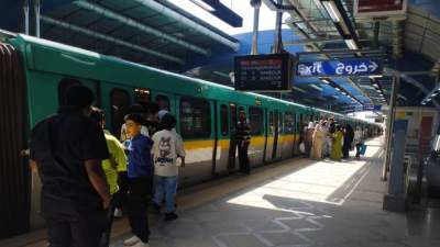 وزير الصناعة يتابع انتظام العمل بمرافق النقل والمواصلات ويوجه بتواجد مسؤولى السكة الحديد ومترو الانفاق