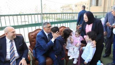 محافظ الجيزة يتفقد دور الأيتام ورعاية المسنين لتهنئة نزلائها بعيد الفطر المبارك