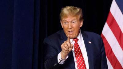 ترامب: سأوقع على بعض القرارات التنفيذية للتعريفات الجمركية على عدة دول