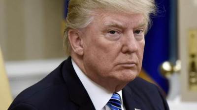 الرئيس الأمريكي يعلن حالة "طوارئ اقتصادية وطنية"