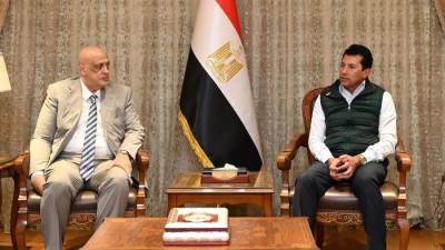 وزير الشباب والرياضة يُكرم أبطال منتخب سلاح السيف بعد فوزه بذهبية بطولة العالم