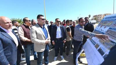 وزير الإسكان يتفقد أعمال رفع كفاءة طريق الازدواج وإنشاء سور منطقة الشانزلزيه والبوغاز الرئيسي بمركز مارينا العلمين السياحي