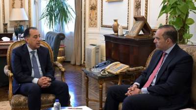 رئيس الوزراء يستعرض عددا من الملفات المهمة لمناقشتها عبر آلية "الحوار الوطني"