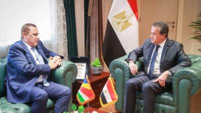  وزير الصحة يستقبل وزير خارجية جمهورية سيشل لمناقشة سبل التعاون المشترك