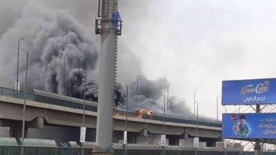 الحماية المدنية تسيطر على حريق سيارة ملاكي أعلى كوبري أكتوبر