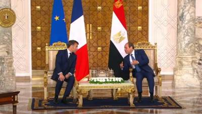 الرئيس السيسى ونظيره الفرنسى ماكرون يصلان مقر انعقاد منتدي رجال الأعمال