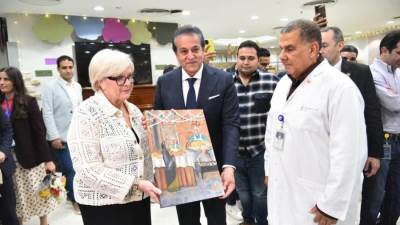 وزيرا الصحة في مصر وفرنسا يتفقدان معهد ناصر ومستشفى 57357 للاطلاع على التجربة المصرية
