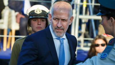 أمن المحكمة العليا الإسرائيلية يخرج حضور القاعة لنظر قضية عزل رئيس الشاباك