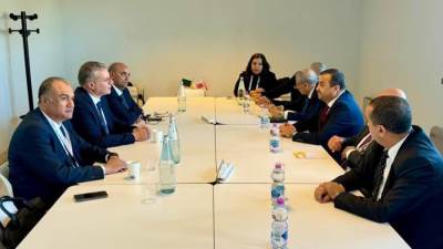 وزير البترول يعقد جلسة مباحثات مع وزير الطاقة والمناجم الجزائري لبحث سبل التعاون