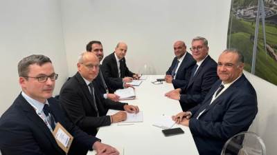 وزير البترول يعقد جلسة مباحثات مع وفد شركة "توتال انيرجيز"