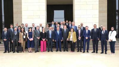 وزير الصناعة يبحث مع ممثلي 29 شركة ومؤسسة فرنسية فرص الاستثمار بالسوق المصري