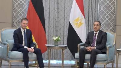 رئيس الوزراء يلتقي رئيس وزراء ولاية ساكسونيا الحرة الألمانية لبحث التعاون