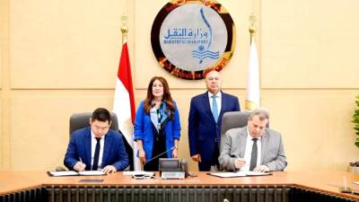 وزير الصناعة وسفيرة الولايات المتحدة يشهدان توقيع ثلاثة عقود بين الهيئة القومية لسكك حديد مصر وشركة برجروس ريل الأمريكية (PRL)