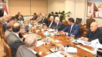 وزير الإسكان يتابع الأعمال الجارية بـ"كمبوند مزارين" بالعلمين الجديدة وموقف تسليم الوحدات