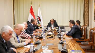 وزير قطاع الأعمال يلتقي وفدًا من اتحاد المستثمرين لبحث فرص التعاون المشترك