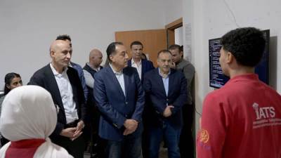  رئيس الوزراء يتفقد مدرسة أحمد ضيف الله الدولية  للتكنولوجيا التطبيقية