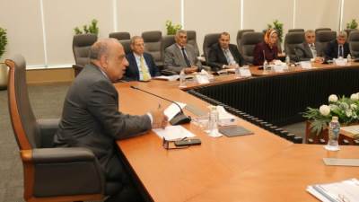 وزير الكهرباء يتابع مستجدات تنفيذ خطة العمل وتوفير التغذية الكهربائية اللازمة لمشروعات التنمية الزراعية فى كافة المواقع 