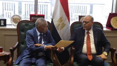 وزير العمل يستقبل السفير السوداني لدى القاهرة لبحث الملفات ذات الاهتمام المشترك 