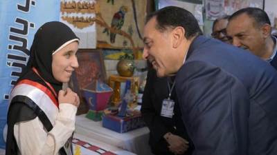 في لفتة إنسانية.. رئيس الوزراء يوفر لطالبة موهوبة من المكفوفين بأسيوط جهاز "لأب توب"