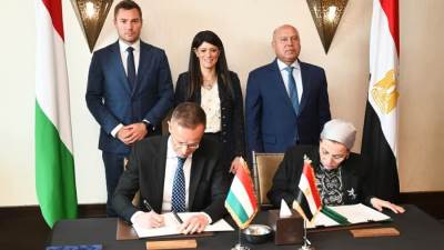 وزير الصناعة والنقل: صفقة تصنيع وتوريد 1350عربة سكة حديد جديدة للركاب التي يتم استكمال توريدها