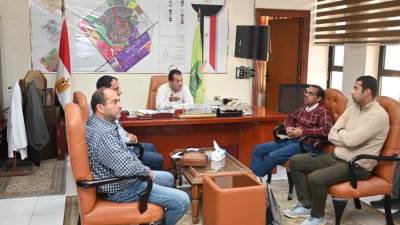 رئيس جهاز العاشر من رمضان يتابع الموقف التنفيذي وسير العمل بالمشروعات الجارية للطرق