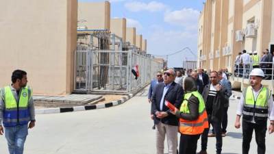 وزير الكهرباء يتفقد محطات محولات رشيد 5,6,2 كأحد مصادر توفير التغذية الكهربائية اللازمة لمشروعات التنمية الزراعية بالدلتا الجديدة