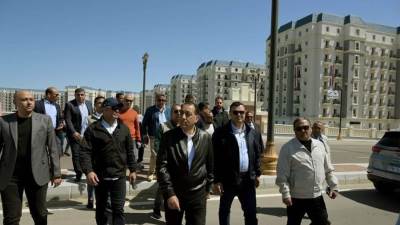 رئيس الوزراء يتفقد "الحي اللاتيني" بالعلمين الجديدة