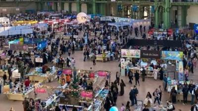 توافد القراء وعشاق الكتب على مهرجان باريس للكتاب 2025 ب"القصر الكبير"