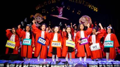 وزيرة التضامن الاجتماعي تشهد حفل تخرج طالبات مرحلة رياض الأطفال بمدرسة كلية رمسيس للبنات