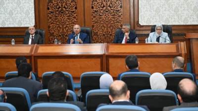 وزير الصناعة والنقل يبحث مع محافظي ومستثمري الأقصر وأسوان تحديات المناطق الصناعية بالمحافظتين وسبل حلها