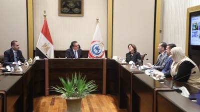 وزير الصحة يستقبل ممثلي شركة "نوفارتس" لبحث التوسع في خطوط الإنتاج الدوائية