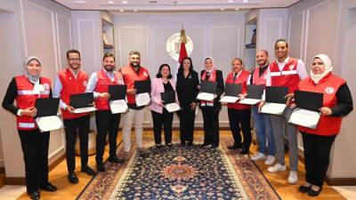 وزيرة التضامن تكرم فرق عمل الوزارة وقطاعاتها المختلفة القائمة على حملات ومراكز الإطعام