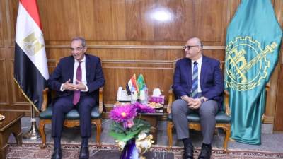 وزير الاتصالات يبحث مع محافظ القليوبية مستجدات العمل في مشروعات التعاون