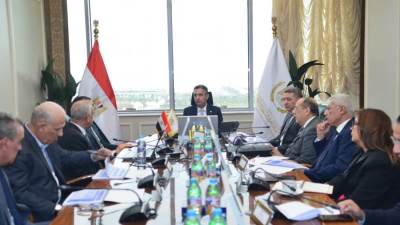 وزير التموين يعقد اجتماعًا مع شركة الإسكندرية للزيوت والصابون لبحث خطط التوسع