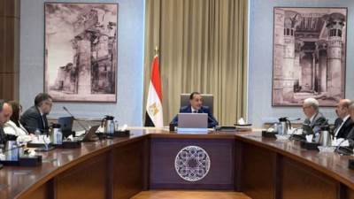 رئيس الوزراء يلتقى أعضاء اللجنة الاستشارية للاقتصاد الكلي لاستعراض مقترحات التعامل مع التحديات المختلفة