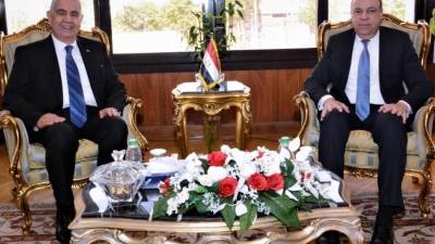 وزير الطيران يستقبل وفد جمعية رجال الأعمال المصريين لبحث التعاون المشترك