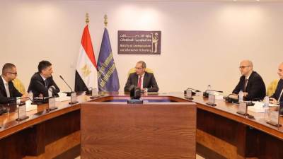 وزير الاتصالات: نتواصل باستمرار مع القطاع الخاص لضمان توفير بيئة ملائمة لتعزيز الاستثمار فى السوق المصري