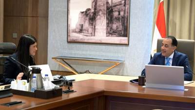 رئيس الوزراء يتابع مع وزيرة التخطيط عدداً من ملفات العمل