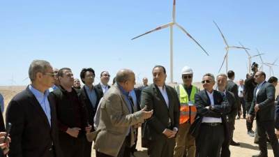 رئيس الوزراء يشدد على ضرورة الاتجاه نحو تصنيع جميع المعدات ومكونات مشروعات طاقة الرياح محليا