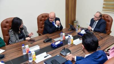 -رئيس هيئة الدواء يناقش مع ممثلي منظمة الصحة العالمية إجراءات دعم قطاع الصناعة وتوافر الأدوية