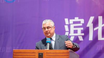 رئيس اقتصادية قناة السويس يشهد وضع حجر أساس مشروع “بيفار" لإنتاج الكلور القلوي