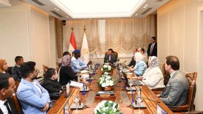 وزير الرياضة ومنظمة “الكنفجيس” يسلمان منحا للشباب أصحاب المشروعات الصغيرة