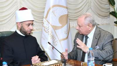 وزير الأوقاف يستقبل عددًا من السادة النواب