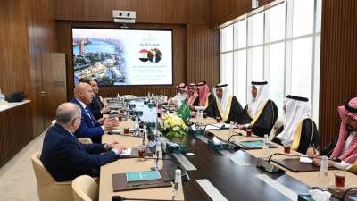 وزير النقل يلتقي نظيره السعودي لبحث تنفيذ الشركات المصرية مشروعات البنية التحتية بالمملكة