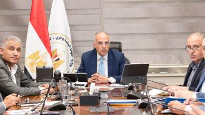 وزير الري يتابع حالة الري بالمحافظات والاستعداد لفترة أقصى الاحتياجات المائية