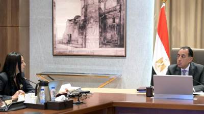 رئيس الوزراء يتابع مع وزيرة التضامن الاجتماعي ملفات عمل الوزارة