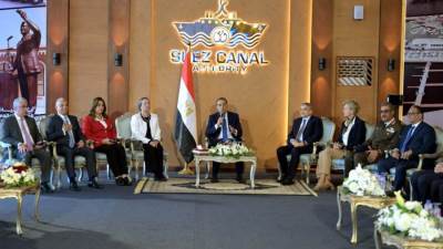 رئيس الوزراء يلتقي عددًا من السفراء الأجانب