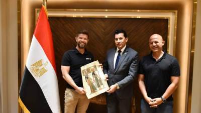 وزير الرياضة يبحث مع مسؤولي سباقات "آيرون مان" العالمية التحضيرات لاستضافة مصر النسخة القادمة